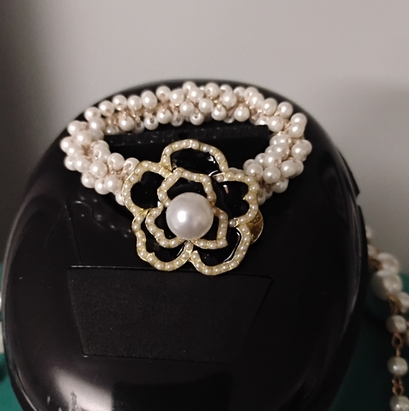 Pearl & Flower Necklace with Hair Accessory Costume Jewelry in White Black Gold - Picture 9 of 14